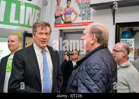 Toronto, Canada. 29 Mar, 2015. Toronto Mayor John Tory discusso l'importanza di rimanere sano e attivo il 29 marzo 2015, e ha invitato la gente a unirsi a molla in azione esegui per raccogliere fondi per il diabete a Toronto, Ontario. Il sindaco ha aderito il dentro e fuori la Salute e Fitness team per celebrare il decimo anniversario della loro molla in azione per il diabete evento. I fondi raccolti andranno alla Fondazione Sunnybrook iChallenge, il diabete e la York University Diabete Sport Camp. La manifestazione si svolge il 2 maggio 2015, a partire da Wilket Creek Park. Credito: NISARGMEDIA/Alamy Live News Foto Stock