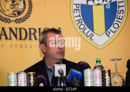 Marzo 31, 2015: Mircea Rednic l'allenatore della FC Petrolul Ploiesti presso la conferenza stampa di presentazione della partnership tra FC Petrolul Ploiesti ROU e Alexandrion Foundation a Sky Club in Paulesti, Romania ROU. Catalin Soare/www.sportaction.ro Foto Stock