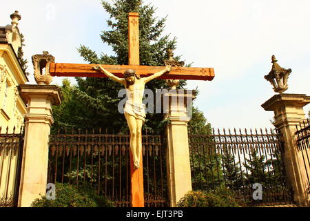 Appeso sulla croce, crocifisso Gesù Cristo Foto Stock