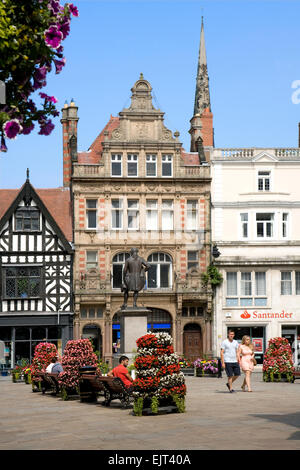 La piazza nel centro di Shrewsbury, Shropshire, Regno Unito. Foto Stock