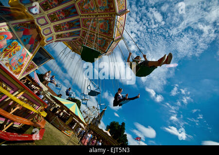 Un vecchio fiera del divertimento su un inglese un giorno d'estate Foto Stock