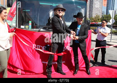 Country Music Stars Big & Rich onorato con un 'Ride of Fame' bus dedicato a loro. Taglio del nastro e la cerimonia di investitura ha avuto luogo il Pier 78. Dotato di: Big Kenny,Giovanni ricca,Big & Rich dove: la città di New York, New York, Stati Uniti quando: 26 Set 2014 Foto Stock