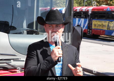 Country Music Stars Big & Rich onorato con un 'Ride of Fame' bus dedicato a loro. Taglio del nastro e la cerimonia di investitura ha avuto luogo il Pier 78. Dotato di: Giovanni ricca,Big & Rich dove: la città di New York, New York, Stati Uniti quando: 26 Set 2014 Foto Stock