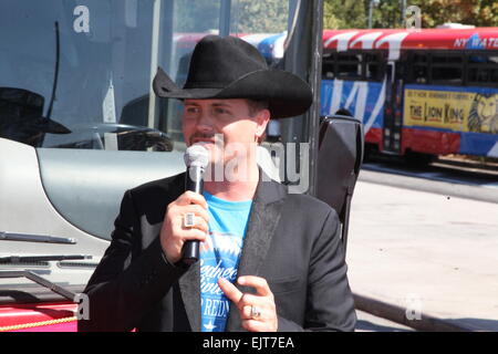 Country Music Stars Big & Rich onorato con un 'Ride of Fame' bus dedicato a loro. Taglio del nastro e la cerimonia di investitura ha avuto luogo il Pier 78. Dotato di: Giovanni ricca,Big & Rich dove: la città di New York, New York, Stati Uniti quando: 26 Set 2014 Foto Stock