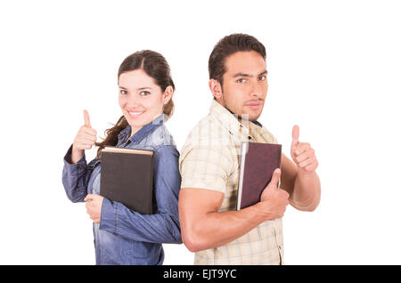 Paio di allegro felice attraente agli studenti azienda prenota Foto Stock