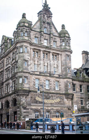 Lo storico edificio che ospitava il The Scotsman Newspaper sede a Edimburgo, Scozia, ora un albergo di lusso a 5 stelle. Foto Stock