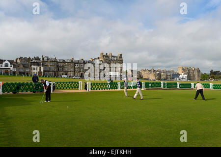 I giocatori di golf sul St Andrews Links, Old Course, il mondo più famosi campi da golf, casa del golf, St Andrews Fife, Scozia Foto Stock