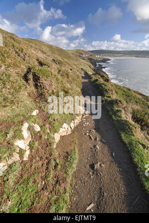 Costa sud-ovest il Sentiero vicino al punto di larghi promontorio guardando indietro verso, Croyde, North Devon, Inghilterra Foto Stock