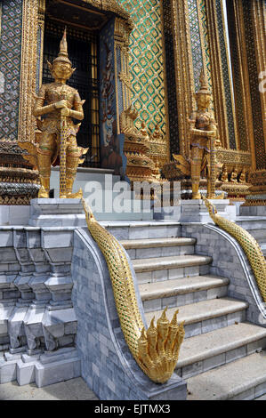 Ingresso al Phra Mondop biblioteca presso il Palazzo Reale di Bangkok Foto Stock