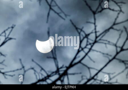 Parziale eclissi solare marzo 20, 2015 - vista da Sofia, Bulgaria, Europa Foto Stock