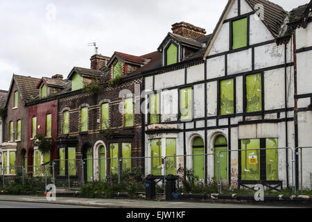 Saliti fino casa a schiera a Liverpool pronto per demolizione Foto Stock