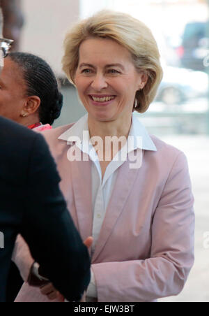 Marzo 31, 2015 - BERLINO: Tedesco il ministro della difesa, Ursula von der Leyen a una foto opp prima di una riunione del tedesco e francese g Foto Stock