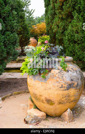 Antico e grande pentola di creta a Balchik Giardino Botanico, Bulgaria Foto Stock