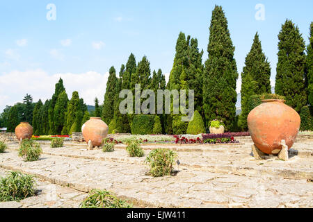 Antico e grande pentole di creta a Balchik Giardino Botanico, Bulgaria Foto Stock