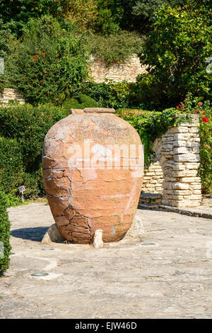 Antico e grande pentola di creta a Balchik Giardino Botanico, Bulgaria Foto Stock