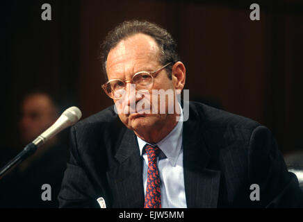 Il Direttore della CIA John Deutch testimonia in Congresso sull'Iraq il 19 settembre 1996 a Washington, DC. Foto Stock