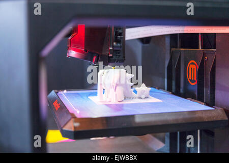 Stampante 3d che rendono la plastica Stampa modello di lavoro della macchina tridimensionale per la voce di uso medico di utilizzo futuro utilizza la scienza Foto Stock