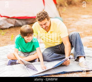 Stati Uniti d'America, Florida, Giove padre e figlio (12-13) camping Foto Stock
