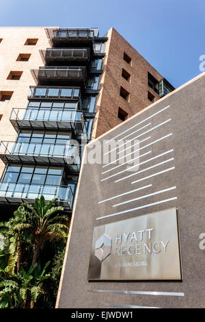 Johannesburg Sud Africa, Rosebank, Hyatt Regency, hotel, catena, azienda internazionale, alloggio, edificio esterno, cartello, logo, balcone, facciata, esterno esterno Foto Stock