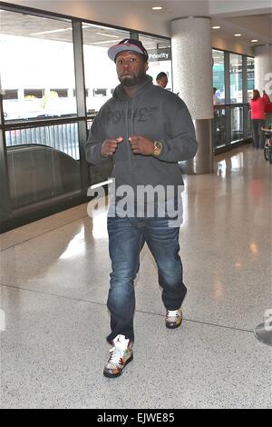 50 Cent assume un atteggiamento forte come egli si discosta dall'Aeroporto Internazionale di Los Angeles (LAX) dotata di: 50 Cent dove: Los Angeles, California, Stati Uniti quando: 27 Set 2014 Foto Stock