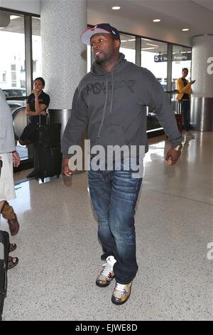 50 Cent assume un atteggiamento forte come egli si discosta dall'Aeroporto Internazionale di Los Angeles (LAX) dotata di: 50 Cent dove: Los Angeles, California, Stati Uniti quando: 27 Set 2014 Foto Stock