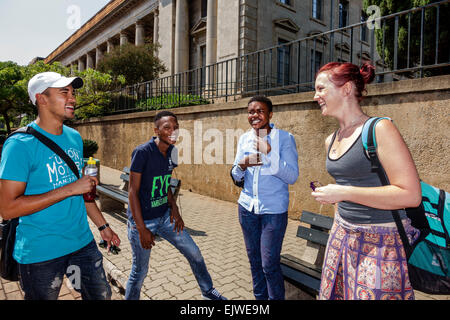 Johannesburg Sud Africa,Braamfontein,wits University,University of the Witwatersrand,istruzione superiore,East Campus,Black woman female women,man men m Foto Stock