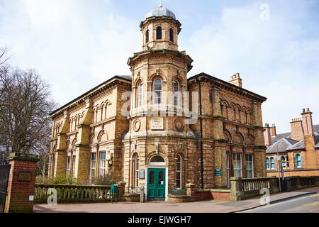 L'ex libreria gratuita e Museo Bird Street Lichfield Staffordshire REGNO UNITO Foto Stock