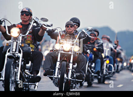 Processione di motociclisti in onore dei Veterani del Vietnam durante il funzionamento Rolling Thunder 25 Maggio 1997 a Washington, DC. Foto Stock