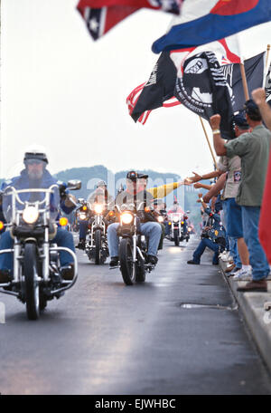 Processione di motociclisti in onore dei Veterani del Vietnam durante il funzionamento Rolling Thunder 25 Maggio 1997 a Washington, DC. Foto Stock