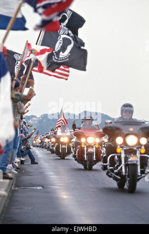 Processione di motociclisti in onore dei Veterani del Vietnam durante il funzionamento Rolling Thunder 25 Maggio 1997 a Washington, DC. Foto Stock