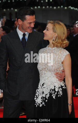 Londra, UK, 01 ottobre 2014 Luca Evans & Sarah Gadon frequentare premiere film Dracula indicibili di Odeon,Leicester Square West End di Londra. Foto Stock