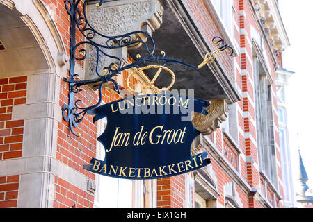 Den Bosch, Paesi Bassi - 17 gennaio 2015: cartello negozio di caramelle 'Jan de Groot' nella città olandese di den bosch Foto Stock