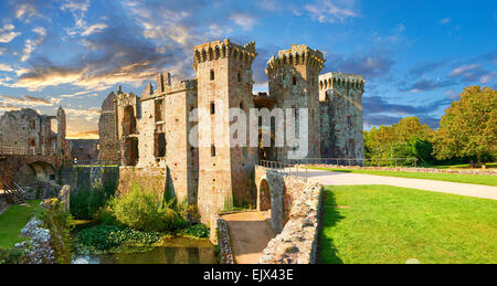 Raglan Castle, Castell Rhaglan, tardo medievale castello costruito nella metà del XV secolo, nei pressi del villaggio di Raglan, Monmouthshire Foto Stock