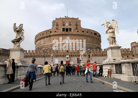 Castel Sant' Angelo, Roma, dal Ponte Sant' Angelo. Foto Stock