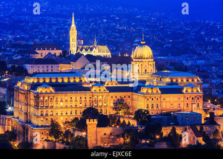 Il Palazzo Reale di Buda e la chiesa di San Mattia. Budapest, Ungheria Foto Stock