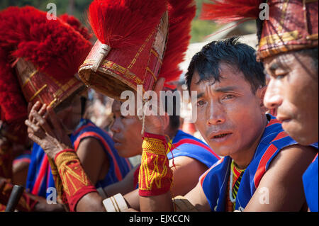 Naga trib uomini durante il festival di hornbill Foto Stock
