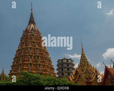 Wat Tham Khao Noi tempio, Kanchanaburi Thailandia Foto Stock