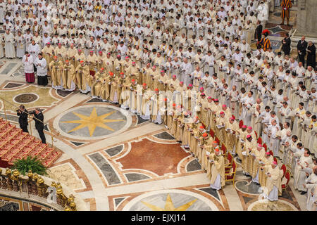 Città del Vaticano. 02Apr, 2015. Papa Francesco, Messa Crismale 2015 - Credit: Davvero Facile Star/Alamy Live News Foto Stock