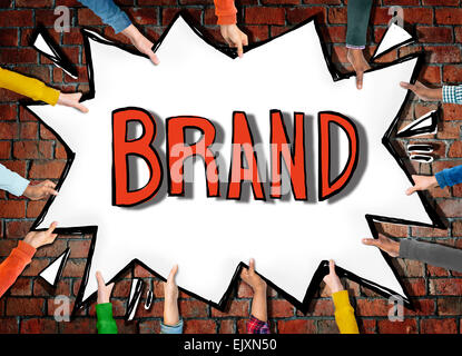Diverse mani tenendo la parola Brand Foto Stock
