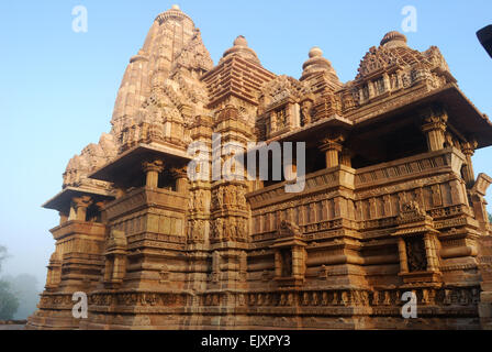 Tempio di lakshmana gruppo occidentale dei templi di Khajuraho india.Questo è un sito patrimonio mondiale dell'unesco Foto Stock