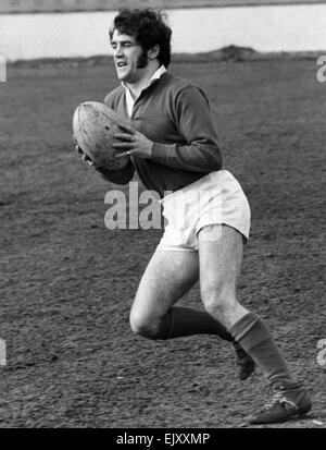 David Watkins MBE (nato il 5 marzo 1942 in Blaina, Galles) è un Welsh ex dual-codice internazionale di rugby, avendo suonato entrambi rugby union e Rugby League Football tra 1967 e 1983. Egli è il solo lettore per avere capitanata sia gli inglesi e irlandesi di Lions rugby union laterale e la Gran Bretagna Rugby League team. Foto Stock