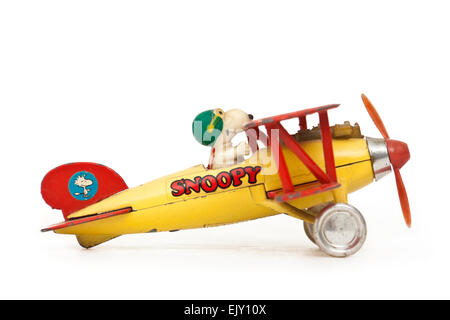 Snoopy (Charlie Brown's cane nelle arachidi fumetto) vintage pressofusa di aeroplano giocattolo da Aviva Toy Co. dal 1965 Foto Stock