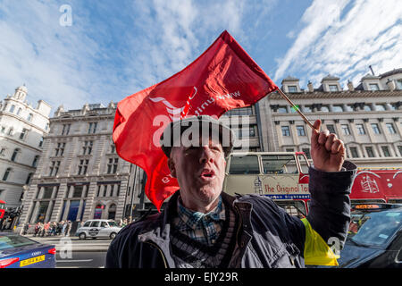 2 aprile 2015 - Proteste al di fuori del Meridien Hotel a Piccadilly Circus è stato organizzato oggi dall'Unione per alberghi i lavoratori a Londra unite in solidarietà con i recenti eventi presso lo Sheraton Addis hotel di lusso in Addis Abeba che ha licenziato oltre 60 del suo personale, alcuni dei quali hanno lavorato 16 anni, per organizzare un'unione. © Velar concedere/ZUMA filo/ZUMAPRESS.com/Alamy Live News Foto Stock