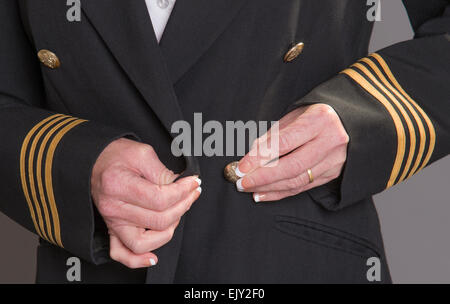 Compagnia aerea ufficiale di pulsante di fissaggio sulla sua uniforme Foto Stock
