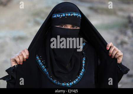 Ritratto di una giovane donna di al-Manakha, Yemen. Foto Stock