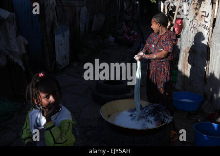 La vita quotidiana in Etiopia ad Addis Abeba. Foto Stock