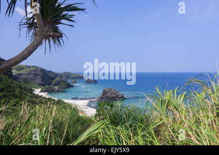 Vista lungo la costa di Zamami Isola dall Osservatorio Unajinosachi, Okinawa, in Giappone Foto Stock