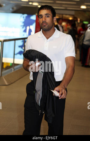 Manchester Airport Terminal 3. In Inghilterra una giornata internazionale di cricket partono per Belfast. Ravi Bopara. Foto Stock