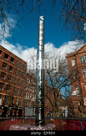 "Faro di speranza", di Warren Chapman e Jess Byrne-Daniels, 1997. Sackville Gardens, Canal Street, Manchester, Inghilterra, Regno Unito Foto Stock