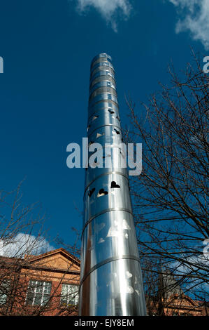 "Faro di speranza", di Warren Chapman e Jess Byrne-Daniels, 1997. Sackville Gardens, Canal Street, Manchester, Inghilterra, Regno Unito Foto Stock